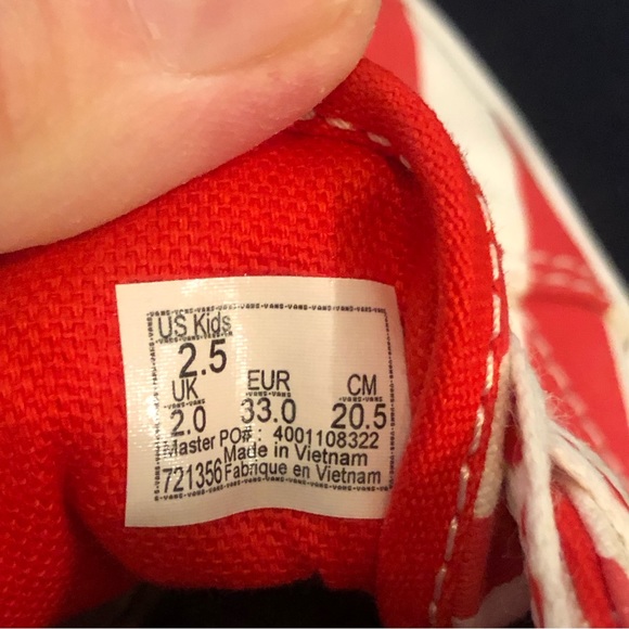 “Where’s Waldo” Striped Old Skool Vans EUC size 2.5 kids - Picture 9 of 10